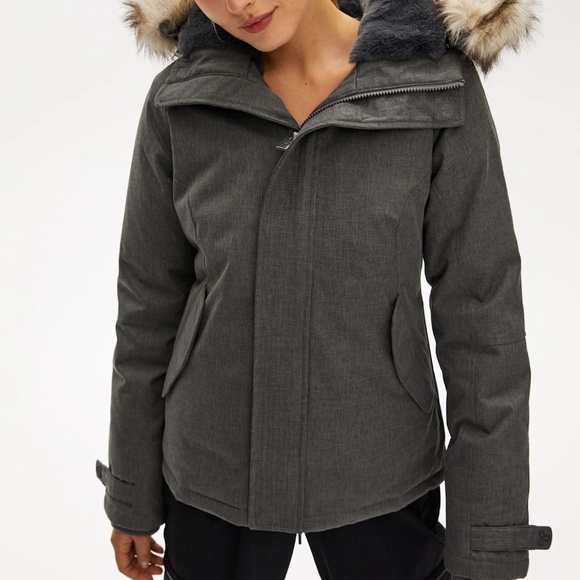 Aritzia Summit Short Parka - Picture 2 of 3